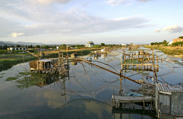Fototapeta na wymiar tradycyjne sieci rybackie