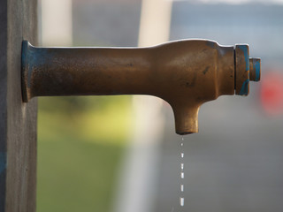 fuente que gotea