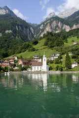 Fototapeta na wymiar Kościół w Szwajcarii