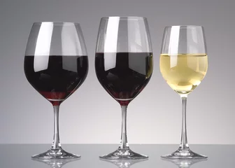 Crédence de cuisine en verre imprimé Vin vin dans des verres