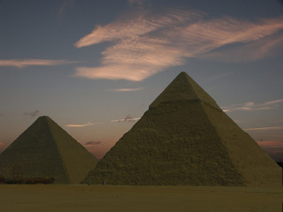 Fototapeta na wymiar piramidy w Gizie