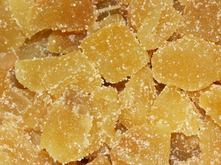 Des morceaux de gingembre confit