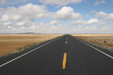 Fototapeta na wymiar otwarta droga autostrada z chmury