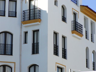 Fototapeta na wymiar white spanish buildings