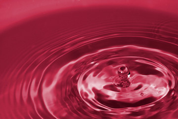 gota de liquido rojo