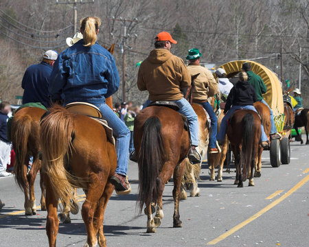 cowboy wagon train