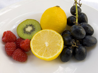 Fototapeta na wymiar bowl of fruit