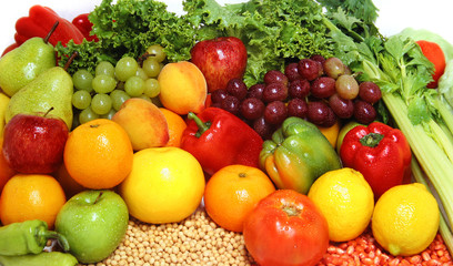 Fototapeta na wymiar świeże owoce i warzywa