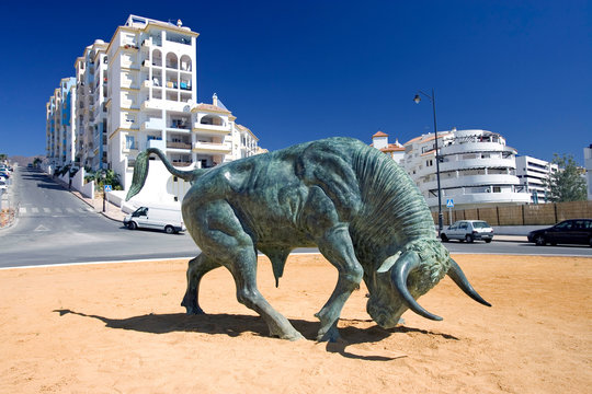 cast iron spanish bull in center of roundabout