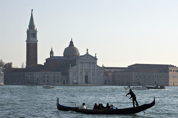 Fototapeta na wymiar gondoliera w Wenecji