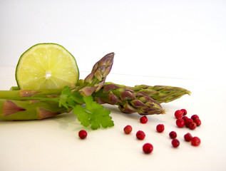 asperges et citron vert