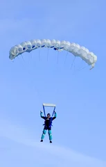 Rolgordijnen parachutist or skydiver coming in to land © Nick Stubbs