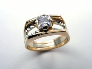 golden ring with diamond