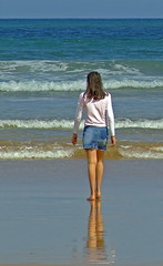 adolescente en la playa