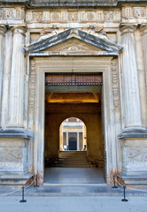 Fototapeta na wymiar ancient door in the alhambra palace in spain