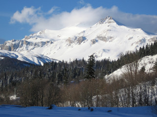 Fototapeta na wymiar peak oshten in caucasus