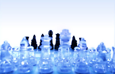 schachspiel, fokusiert auf schwarze spielfiguren © DWP
