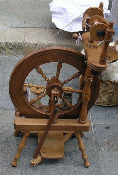 maquina antigua para hilar algodon