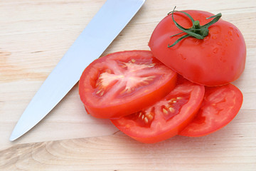tomato slices & knife