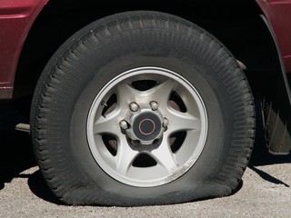 flat tyre tire wheel - 596654