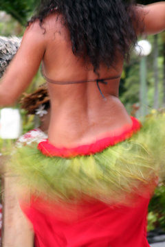 tahitian girl dancing