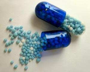 kapsule and granulated medicine
