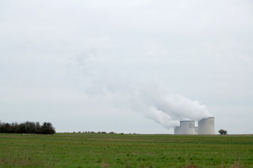 Fototapeta na wymiar centrale nucléaire