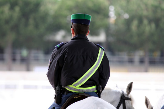 policier à cheval