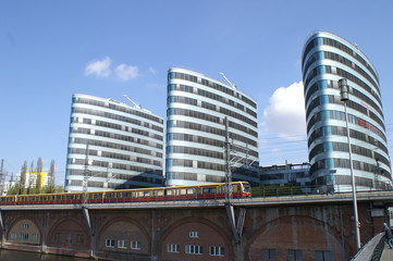 bürogebäude an der spree