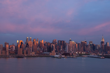 Fototapeta na wymiar Nowy Jork na zachodzie słońca