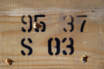 digitos en la madera