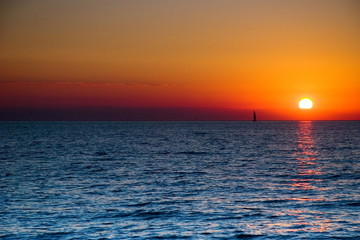 Fototapeta premium sunset sailboat