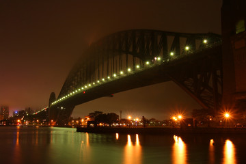 Fototapeta na wymiar Harbour Bridge w mgle