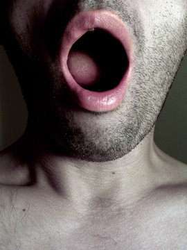 o avec la bouche