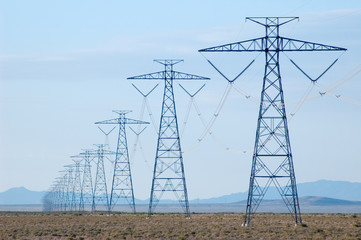 Fototapeta na wymiar linie energetyczne na pustyni