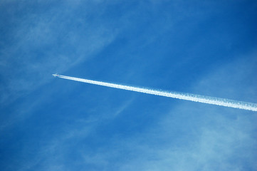 airplane contrails