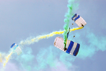 skydivers