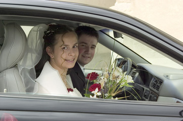 couple de jeunes mariés 19