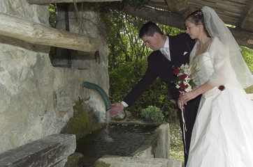 couple de jeunes mariés 18