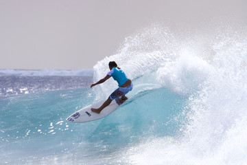 surfing maldives