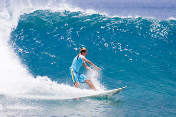 surfing maldives