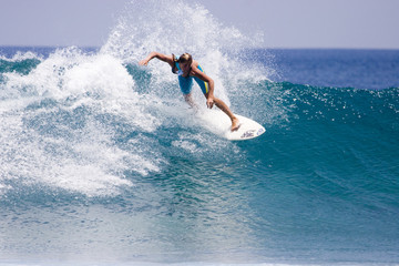 surfing maldives