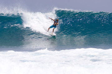 surfing maldives