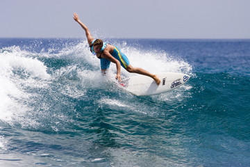surfing maldives