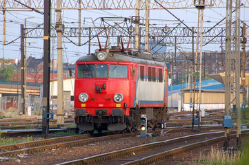 Fototapeta na wymiar czerwona lokomotywa
