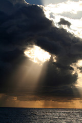Fototapeta na wymiar Dziura w chmurach