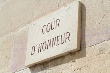 plaque en pierre (place de la libération à dijon)