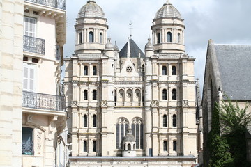 Fototapeta na wymiar église Saint-Michel de Dijon