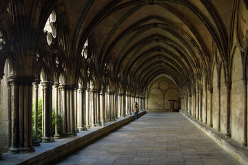 Fototapeta na wymiar einsam in der kathedrale