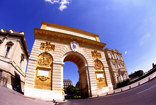 arc de triomphe montpellier